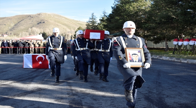 Bitlis'te silah kazası sonucu şehit olan Jandarma Uzman Çavuş Yetişen için tören düzenlendi