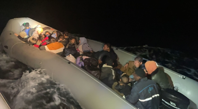 Bodrum açıklarında 49 düzensiz göçmen kurtarıldı, 28 göçmen yakalandı