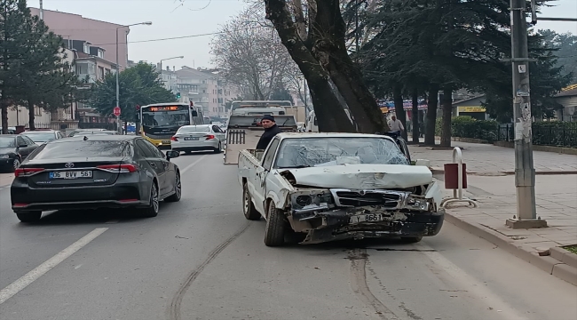 Bursa'da kalp krizi geçirip kullandığı kamyonetle kaza yapan sürücü öldü