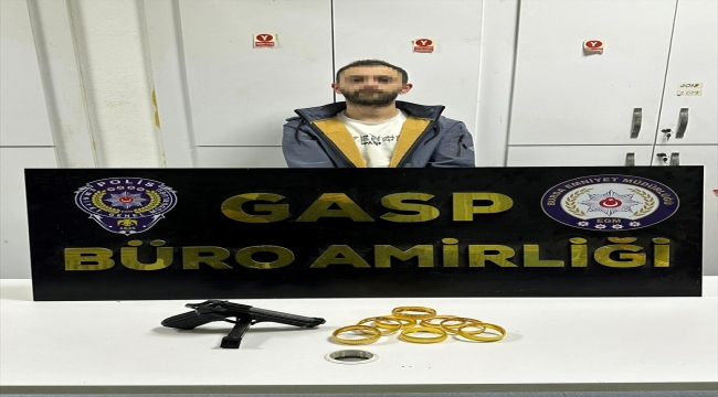 Bursa'da kuyumcudan silah tehdidiyle bilezik çalan maskeli gaspçı yakalandı