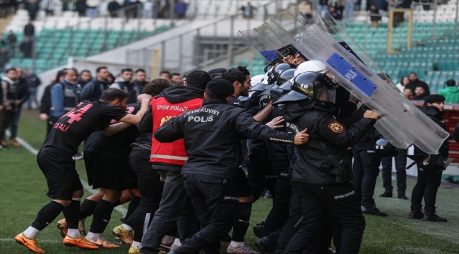 Bursaspor-Diyarbekirspor maçında olaylar çıktı