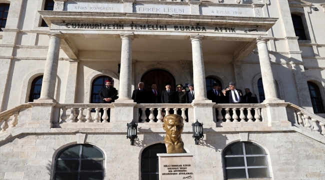 Büyük Önder Atatürk'ün Sivas'tan ayrılışının 104. yılı dolayısıyla kentte tören düzenlendi