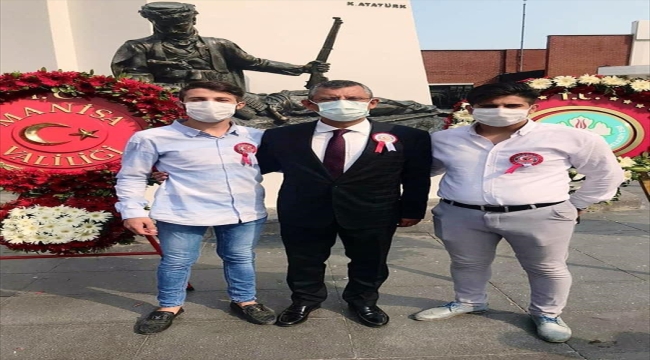 CHP Genel Başkanı Özel şehit Budak ile olan fotoğrafını paylaştı