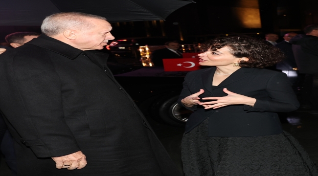 Cumhurbaşkanı Erdoğan Londra Bienali'nde "Public Award" kazanan eseri AKM'de inceledi