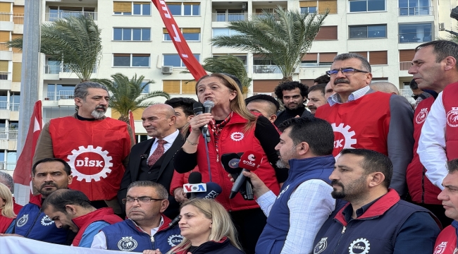 DİSK İzmir'de "Gelirde adalet vergide adalet" sloganıyla yürüyüş yaptı