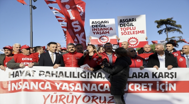 DİSK vergide adalet talebiyle Beşiktaş'ta basın açıklaması yaptı