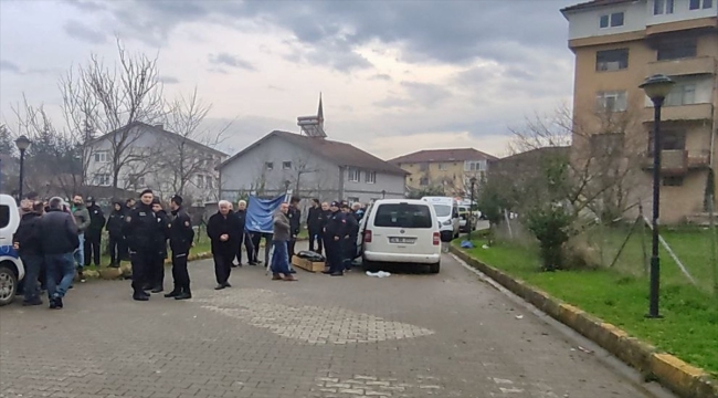 Düzce'de aracında silahla vurulan kişi hayatını kaybetti