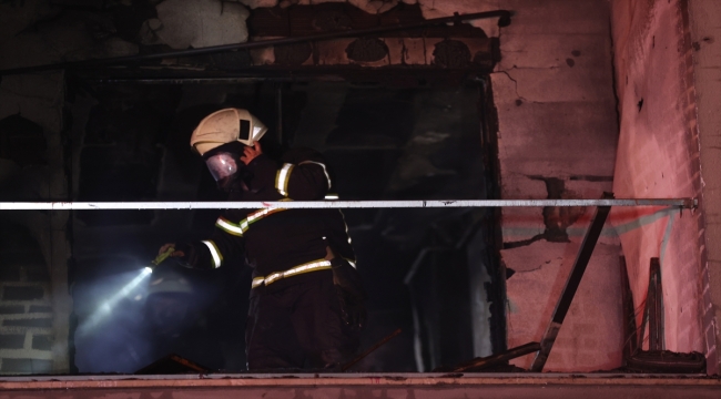 Düzce'de bir apartmanda çıkan yangında mahsur kalanları itfaiye ekipleri kurtardı
