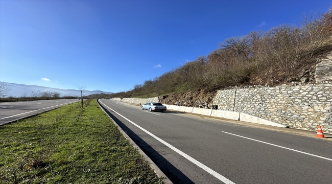 Düzce'deki sağanakta istinat duvarı çöken bağlantı yolunda ulaşım normale döndü