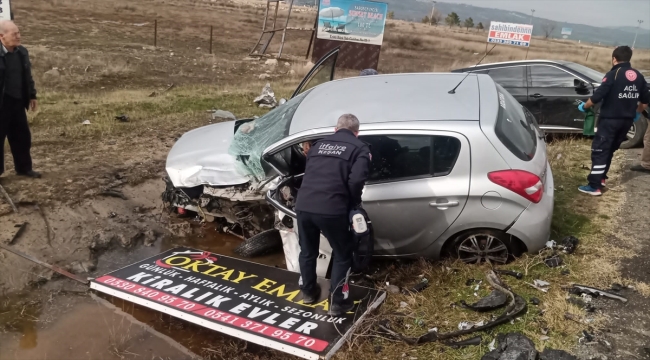 Edirne'de iki otomobilin çarpıştığı kazada 2 kişi öldü