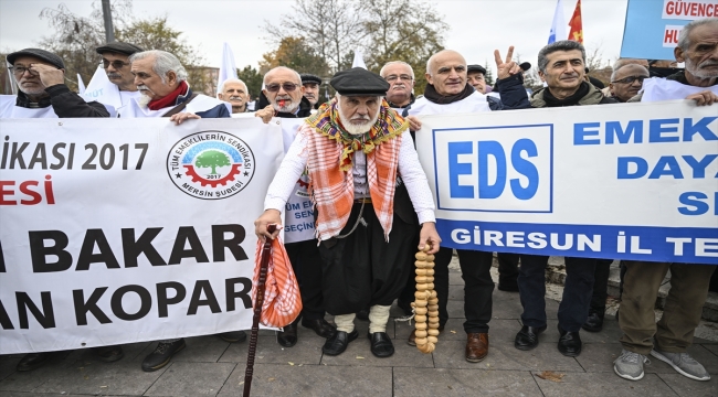 Emekliler başkentte miting düzenledi