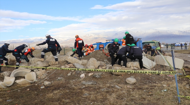 Erzincan'da 1939'daki felaketin 84'üncü yılında deprem tatbikatı