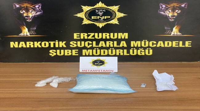 Erzurum'da bir araçta 1 kilogram uyuşturucu ele geçirildi