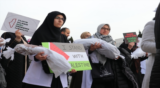 Erzurum'da sağlık çalışanları Filistin için "sessiz yürüyüş" gerçekleştirdi