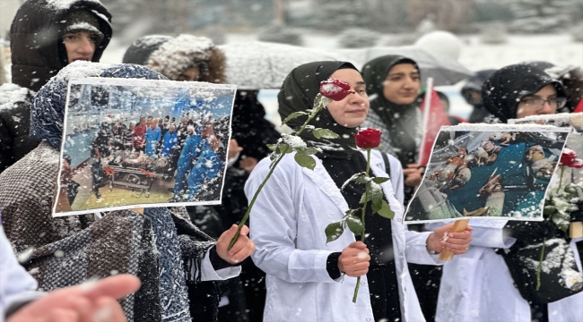 Erzurum ve Kars'ta doktorlar Gazze için "sessiz yürüyüş" gerçekleştirdi