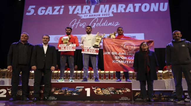 Gaziantep'te düzenlenen 5. Gazi Yarı Maratonu tamamlandı 