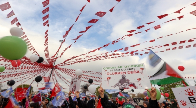 Gaziantep'te Filistin'e destek için gökyüzüne balonlar bırakıldı