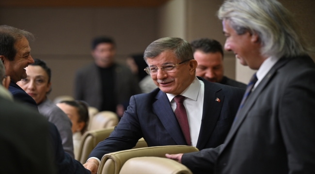 Gelecek Partisi Genel Başkanı Davutoğlu, Meclis'te gazetecilerle bir araya geldi