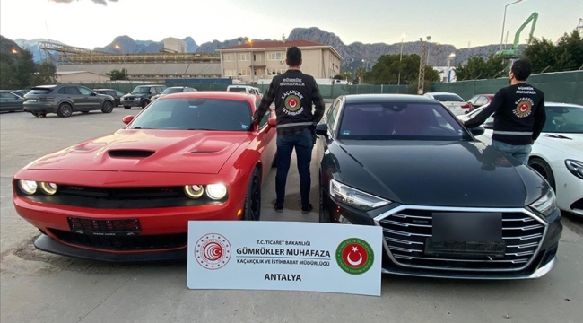 Gümrük muhafaza ekipleri 187 milyon liralık 15 kaçak lüks otomobile el koydu