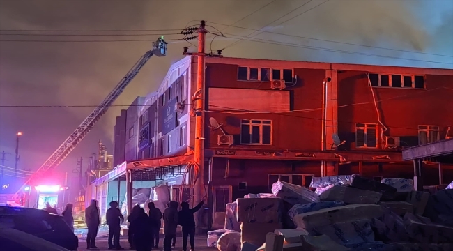 Bursa'da mobilya üretim imalathanesinde çıkan yangın kontrol altına alındı