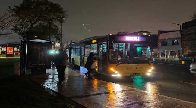 Eminönü-Alibeyköy tramvay seferlerindeki aksamaya yolculardan tepki