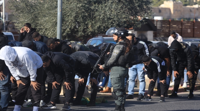 İsrail güçleri Mescid-i Aksa'ya girişlerine izin vermediği Filistinlilere müdahale etti