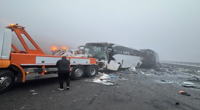 Kuzey Marmara Otoyolu'nda zincirleme kazada 11 kişi öldü, 57 kişi yaralandı