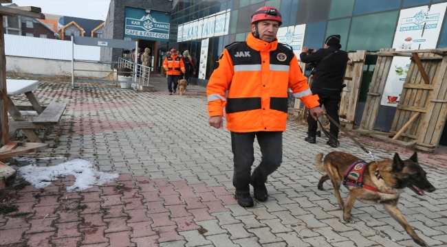 Güvenli kayak tatili için Sarıkamış'ta yapılan tatbikat gerçeği aratmadı