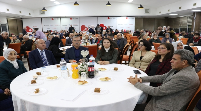 HEDEP Eş Genel Başkanı Oruç, İzmir'de "Halk Buluşması"na katıldı