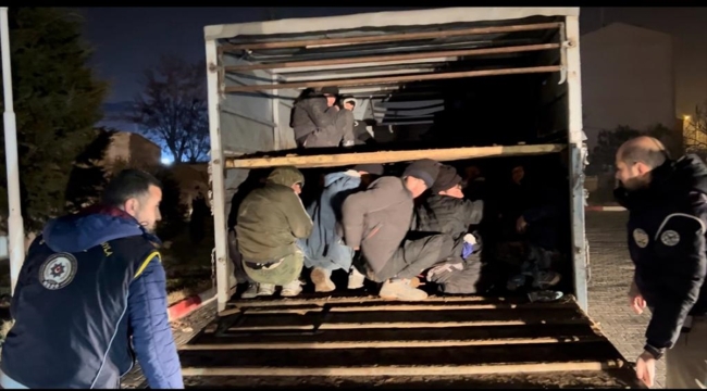 Iğdır'da polisin takibi sonucu 45 düzensiz göçmen yakalandı