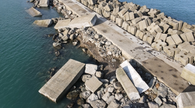 İnebolu Limanı'nda fırtınada hasar gören mendirek dronla görüntülendi