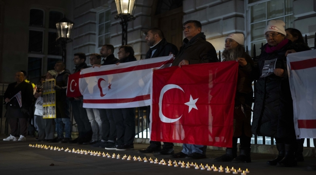 İngiltere'de Kıbrıs Türkleri, "Kanlı Noel" katliamının 60'ıncı yılında kurbanları andı