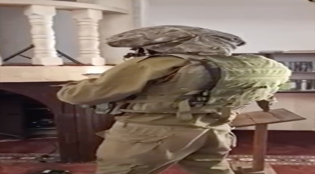 İsrail askerleri, Cenin'de bir camiyi işgal ederek hoparlörlerden Yahudi duası okudu