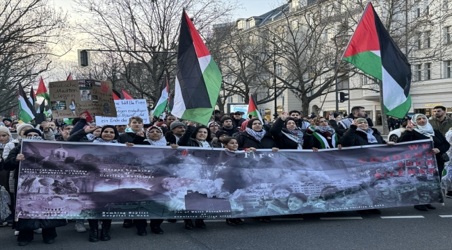 İsrail'in Gazze'ye saldırıları Berlin'de protesto edildi