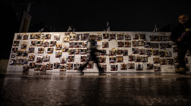 İsrailli esirlerin yakınları "esir takası anlaşması" talebiyle Tel Aviv'de gösteri düzenledi 