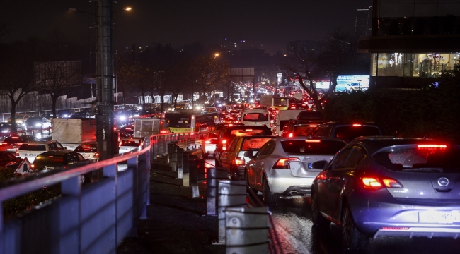 İstanbul'da akşam trafik yoğunluğu yüzde 89'a çıktı