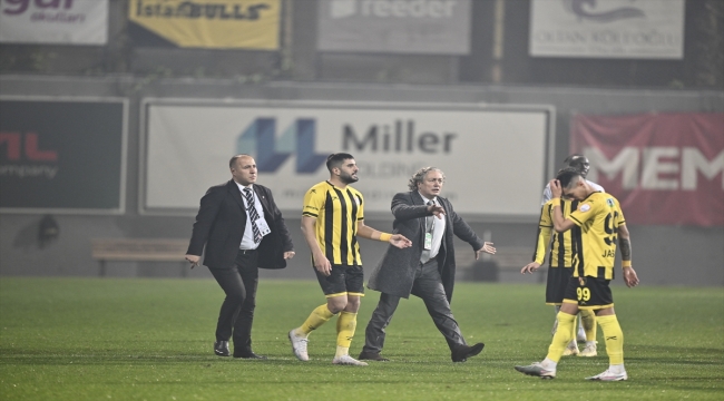 İstanbulspor-Trabzonspor karşılaşması yarıda kaldı