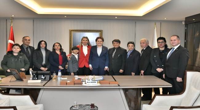 İYİ Parti Genel Başkanı Akşener, İzmir Dernekleri Konfederasyonu Yönetim Kurulu heyetini kabul etti