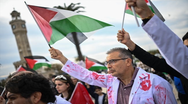 İzmir'de doktorlar Gazze için sessiz yürüyüş gerçekleştirdi