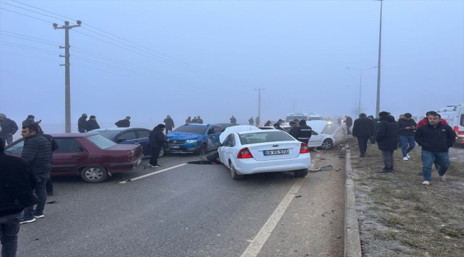 Kahramanmaraş'ta 22 aracın karıştığı 2 zincirleme kazada 15 kişi yaralandı