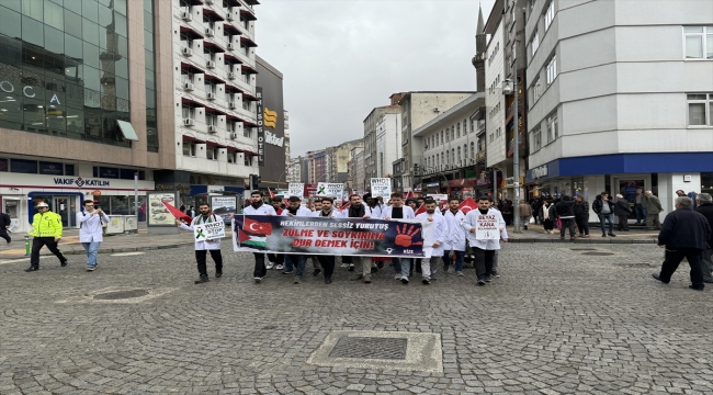 Karadeniz'de 3 ilde doktorlar "sessiz yürüyüş" ile İsrail'i protesto etti