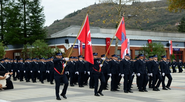 Karadeniz'de 3 ilde eğitimini tamamlayan 1212 polis adayı yemin etti