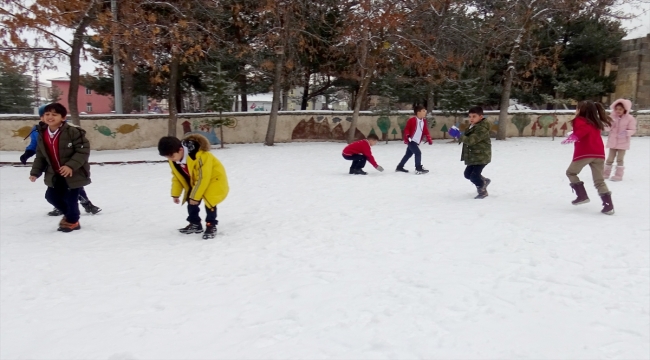 Kars'ta karın keyfini çocuklar çıkardı