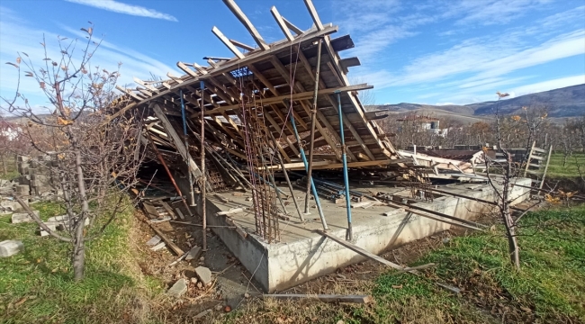 Kayseri'de inşaat iskelesinin çökmesi sonucu 3 işçi yaralandı