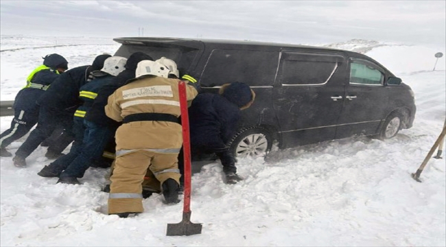 Kazakistan'ın güneyinde kar fırtınası nedeniyle acil durum ilan edildi