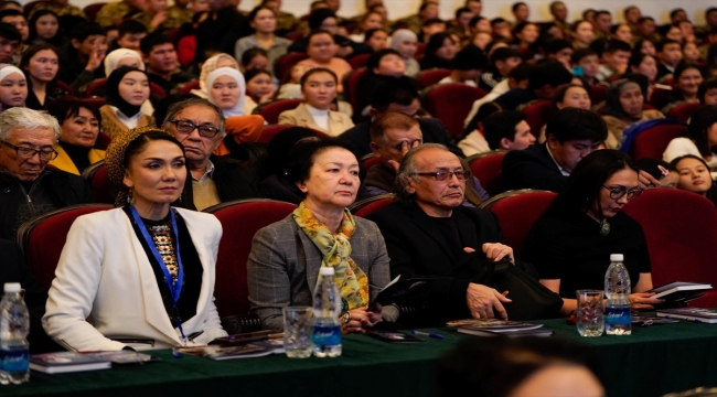 Kırgızistan'da "Aytmatov ve Tiyatro" temasıyla 6. Uluslararası Tiyatro Festivali başladı