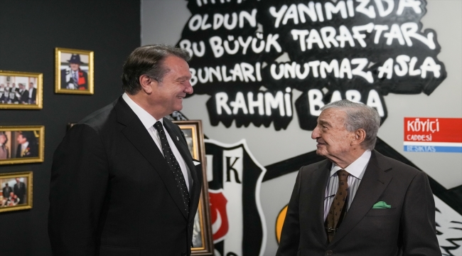 Koç Holding Onursal Başkanı Rahmi Koç, Beşiktaş Kulübü Başkanı Arat'ı ziyaret etti