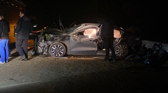 Kocaeli'de belediye otobüsü ile otomobilin çarpıştı, 1 kişi öldü, 2 kişi yaralandı