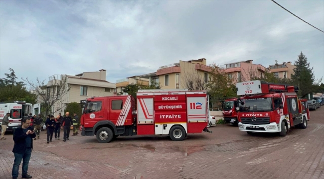 Kocaeli'de bina izolasyonu için kazılan çukurda toprak altında kalan işçi kurtarıldı