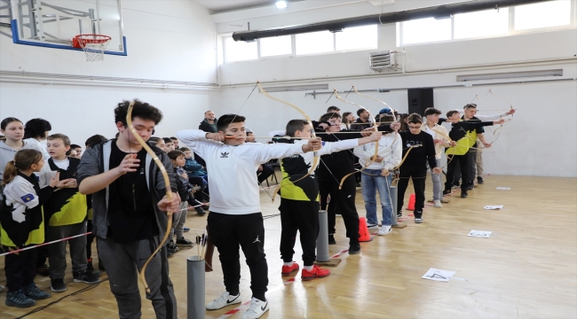 Kosova'da geleneksel Türk okçuluğu yarışması düzenlendi